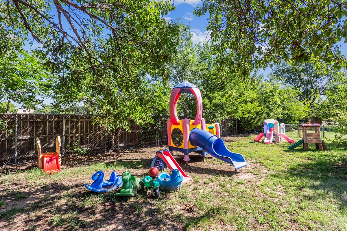 Spacious Playgrounds For Awesome Outdoor Play